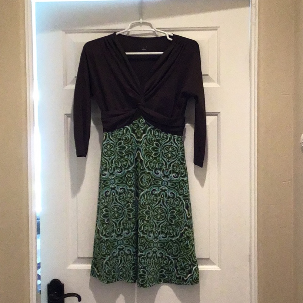 Title nice polyester and spandex dress. Brown top with a nice green/blue print.